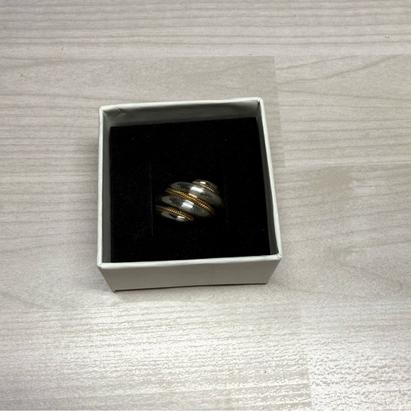 Tiffany & Co. 9.25 & 750 Gold and Silver Interwoven Ring - Picture 1 of 6